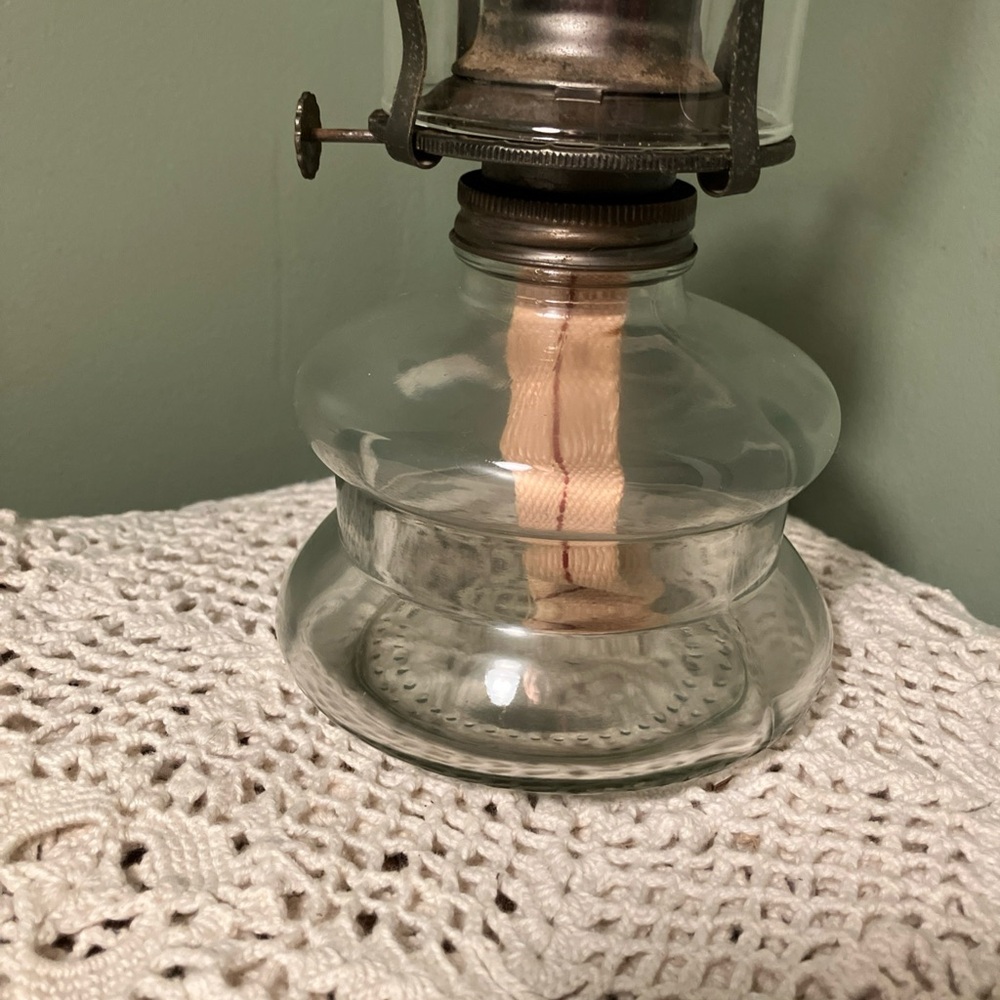 Lamplight Farms Clear Glass 14 6/8" Oil Lamp Vintage - Picture 2 of 9